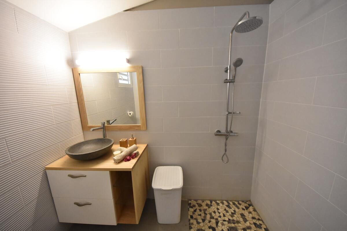Maison 114 m² Sainte-Anne, jacuzzi et sauna privés - Photo 26