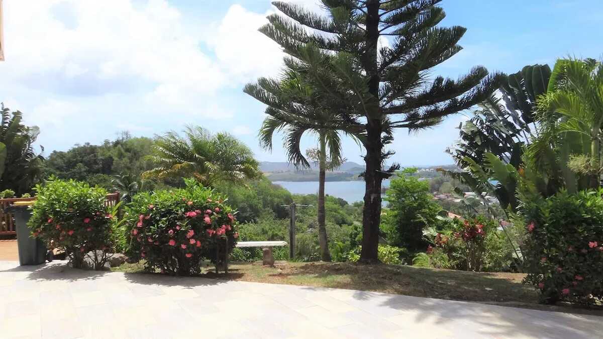 Maison vue mer à La Trinité, piscine partagée, 2 chambres - Photo 25