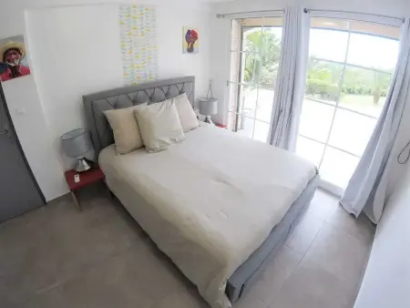 Maison vue mer à La Trinité, piscine partagée, 2 chambres : photo 9