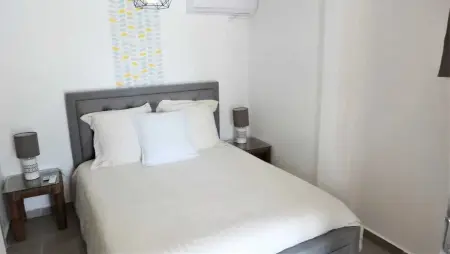 Maison vue mer à La Trinité, piscine partagée, 2 chambres : photo 10