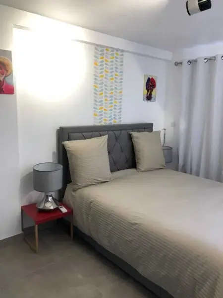 Maison vue mer à La Trinité, piscine partagée, 2 chambres : photo 12