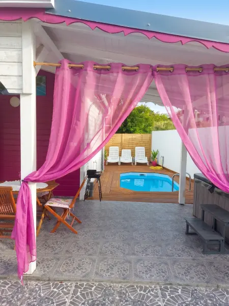 Villa Saint-François avec piscine privée et jacuzzi, 4 personnes : photo 2