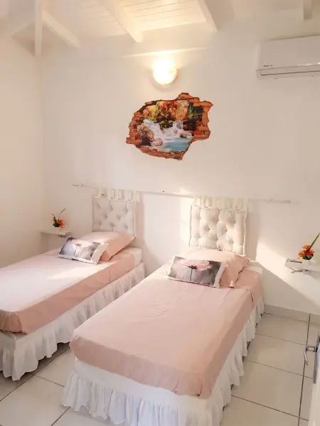 Villa Saint-François avec piscine privée et jacuzzi, 4 personnes : photo 9