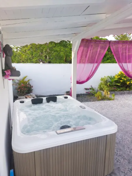 Villa Saint-François avec piscine privée et jacuzzi, 4 personnes : photo 12