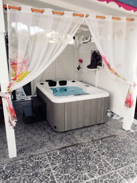 Villa Saint-François avec piscine privée et jacuzzi, 4 personnes : photo 15