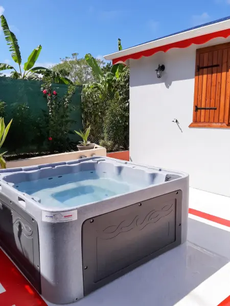 Maison avec vue mer, jacuzzi et jardin clôturé à Petit-Canal : photo 3