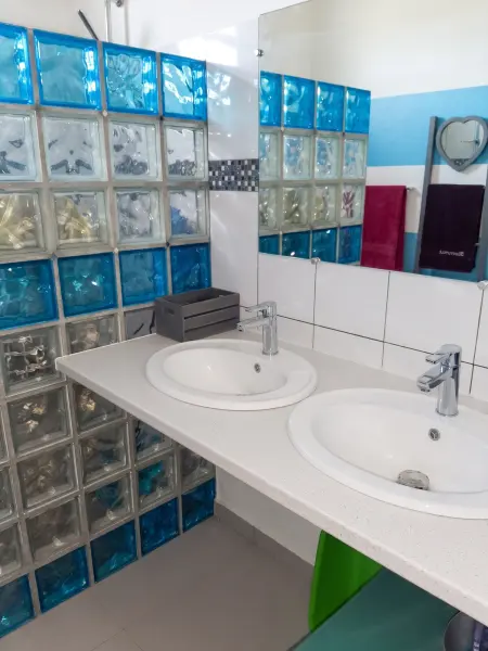 Maison avec vue mer, jacuzzi et jardin clôturé à Petit-Canal : photo 8