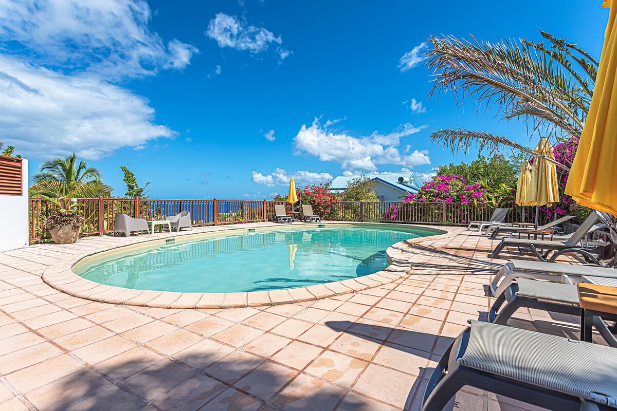 Bungalow 2 chambres à Bouillante, vue mer et piscine - Photo 1