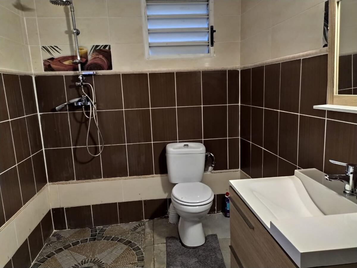 Maison 90m² Sainte-Rose, piscine & vue montagnes - Photo 8