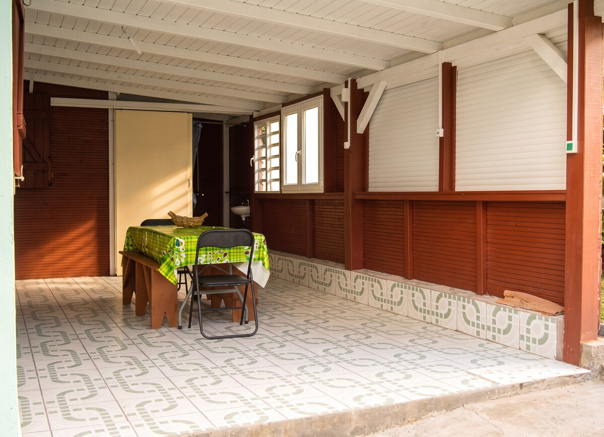 Maison 2 étoiles avec terrasse, vue montagnes à Deshaie - Photo 2