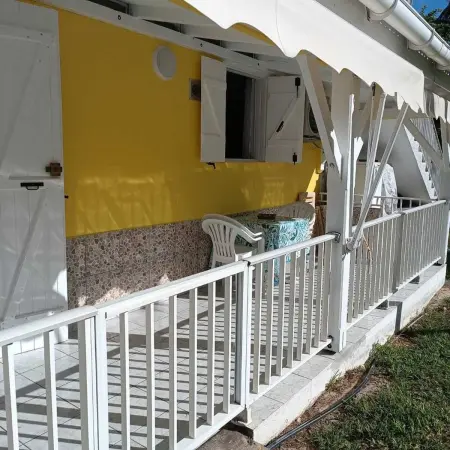 Location appartement à Le Gosier, Maison charmante au cœur de Le Gosier avec cheminée