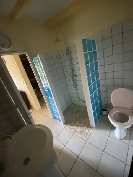 Appartement lumineux 2 chambres, piscine partagée, Pointe-Noire : photo 7