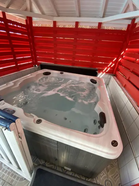 Appartement lumineux 2 chambres, piscine partagée, Pointe-Noire : photo 12