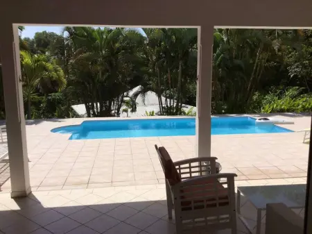 Villa charmante à Petit-Bourg avec piscine privée et jardin. - Photo 2