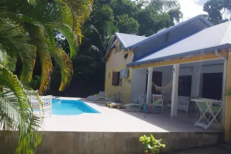 Villa charmante à Petit-Bourg avec piscine privée et jardin. - Photo 11