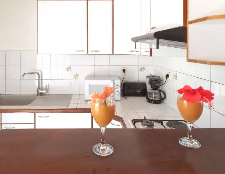 Location appartement à Sainte Anne, Appartement moderne à Sainte-Anne - Piscine & Jardin - 80 m²