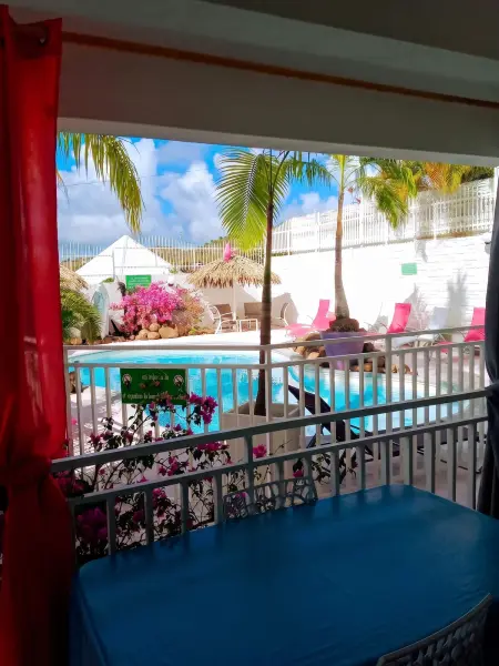 Appartement 80 m² avec piscine partagée et jardin clôturé à Sainte-Anne : photo 9