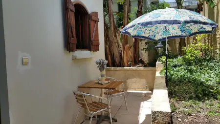 Location appartement à Le Moule, Studio charmant au Moule avec jardin de 35 m² et barbecue