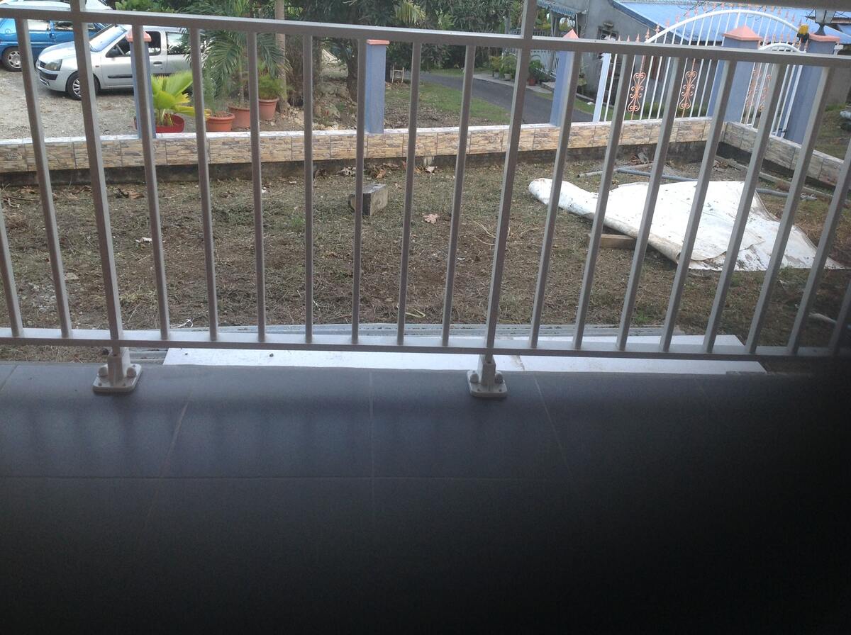 Appartement calme avec climatisation aux Abymes, balcon vue jardin - Photo 10