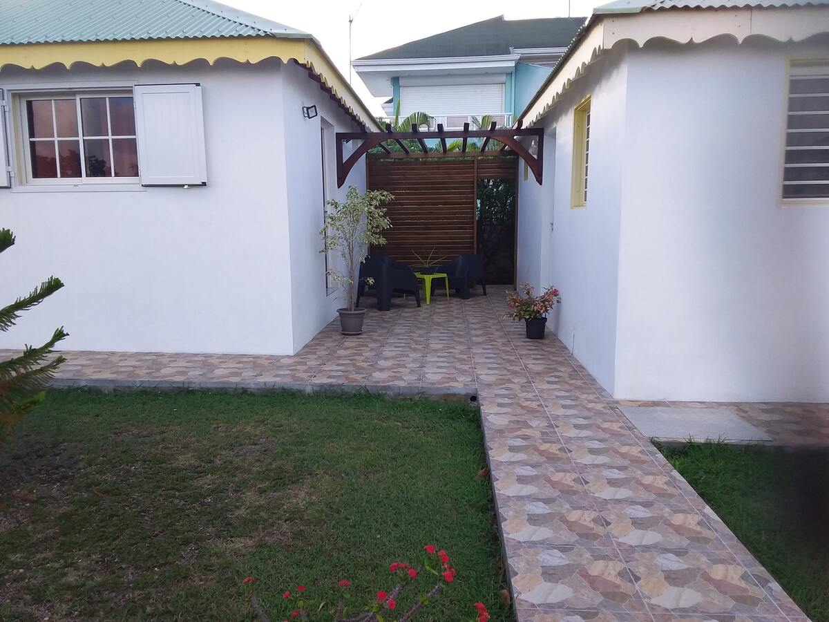 Maison 5 pers. avec piscine toute l'année au Moule - Photo 16