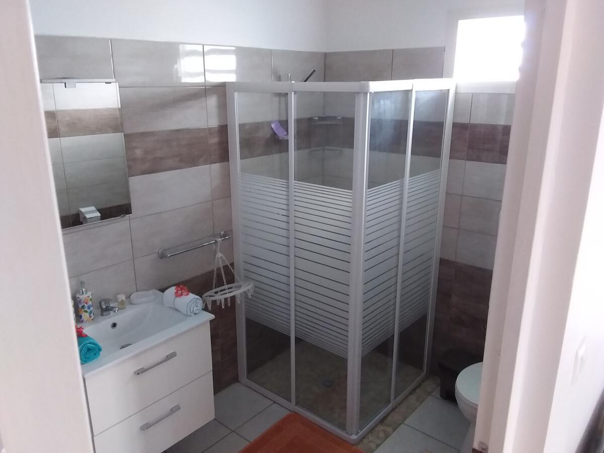 Maison 58 m² au Moule avec piscine partagée - Photo 7