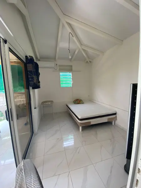Bungalow charmant à Schoelcher avec jardin clôturé - Photo 1