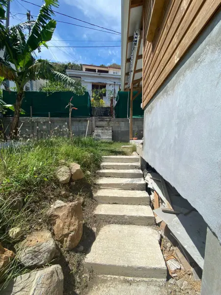 Bungalow charmant à Schoelcher avec jardin clôturé - Photo 2