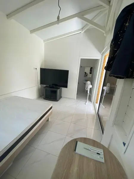 Bungalow charmant à Schoelcher avec jardin clôturé - Photo 3