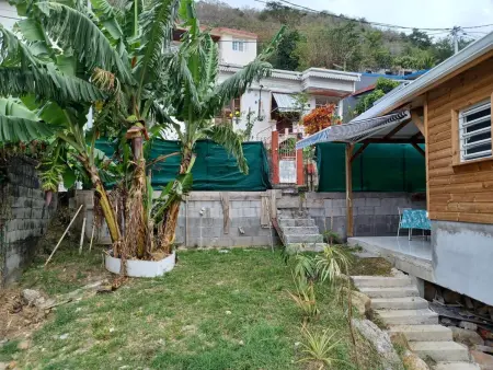 Bungalow charmant à Schoelcher avec jardin clôturé - Photo 9