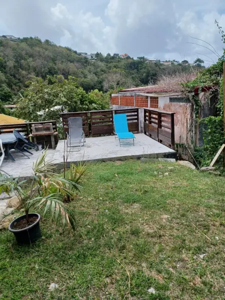 Bungalow charmant à Schoelcher avec jardin clôturé - Photo 10