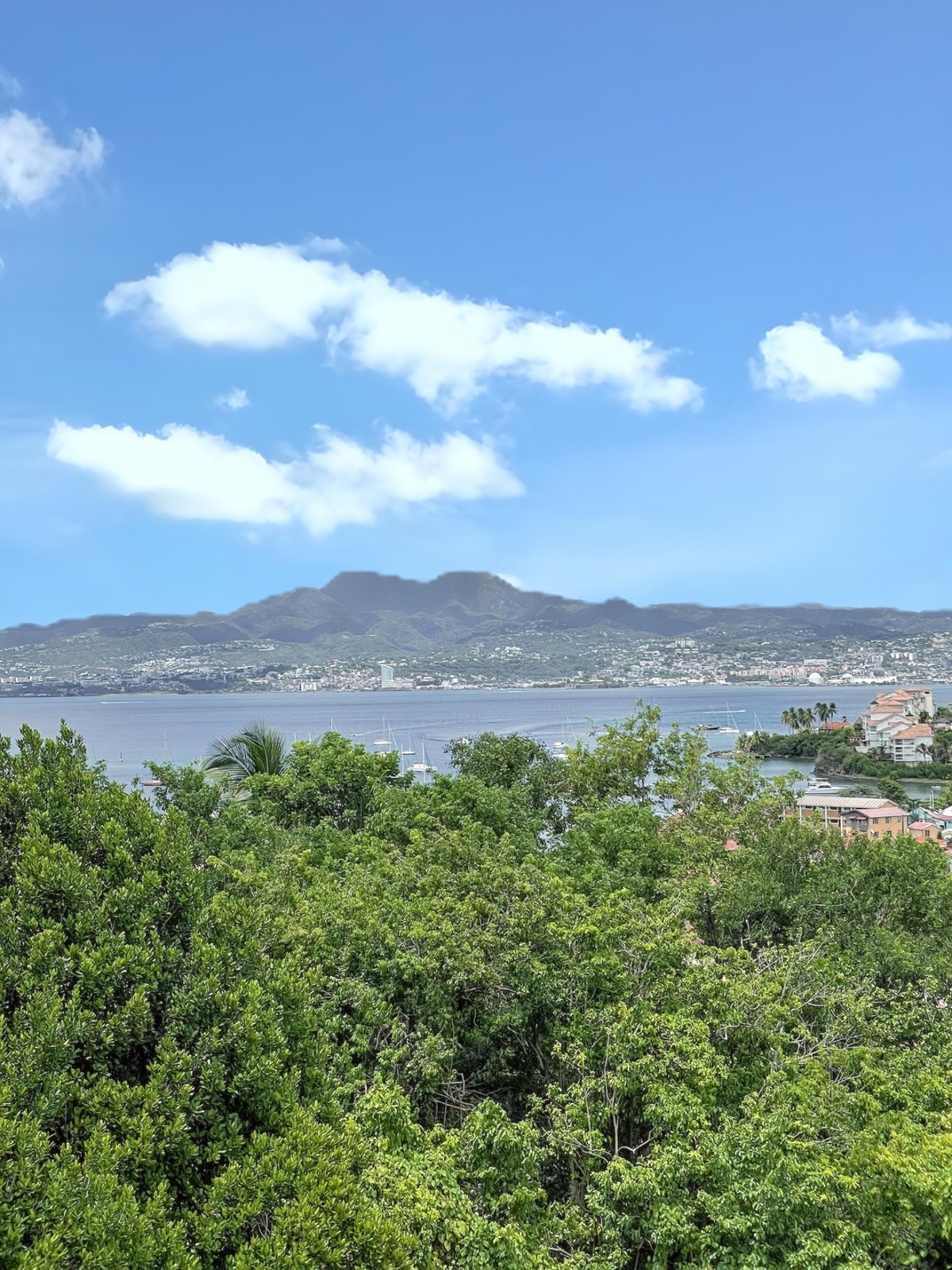 Appartement vue mer avec jacuzzi privé aux Trois-Îlets, Martinique - Photo 1