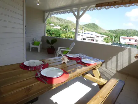 Appartement 85 m² avec jardin et vue montagne aux Trois-Îlets : photo 2