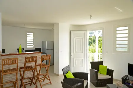 Appartement 85 m² avec jardin et vue montagne aux Trois-Îlets : photo 3