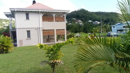 Appartement 85 m² avec jardin et vue montagne aux Trois-Îlets : photo 13