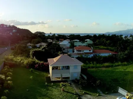 Appartement 85 m² avec jardin et vue montagne aux Trois-Îlets : photo 25