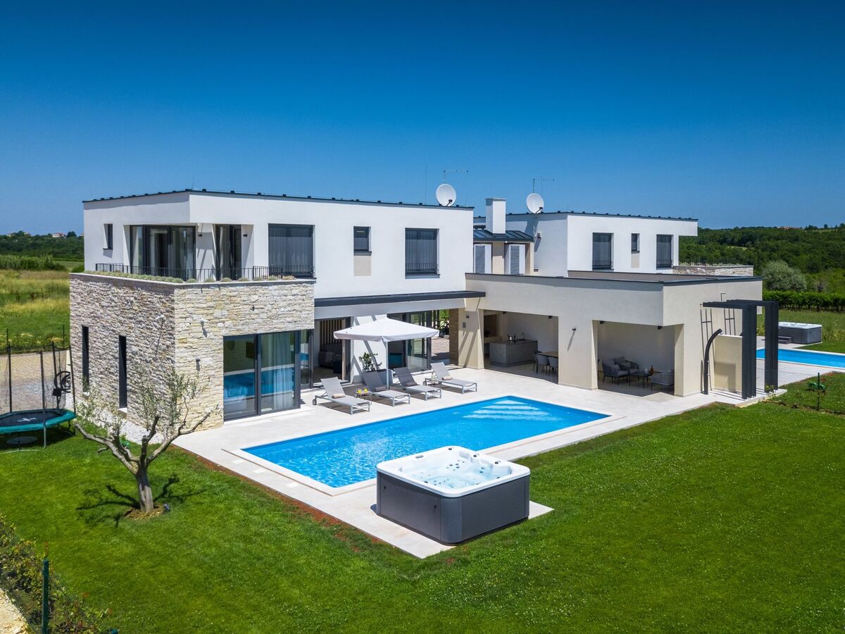 Villa Bella & Chiara à Novigrad : 20 pers, 2 piscines - Photo 1