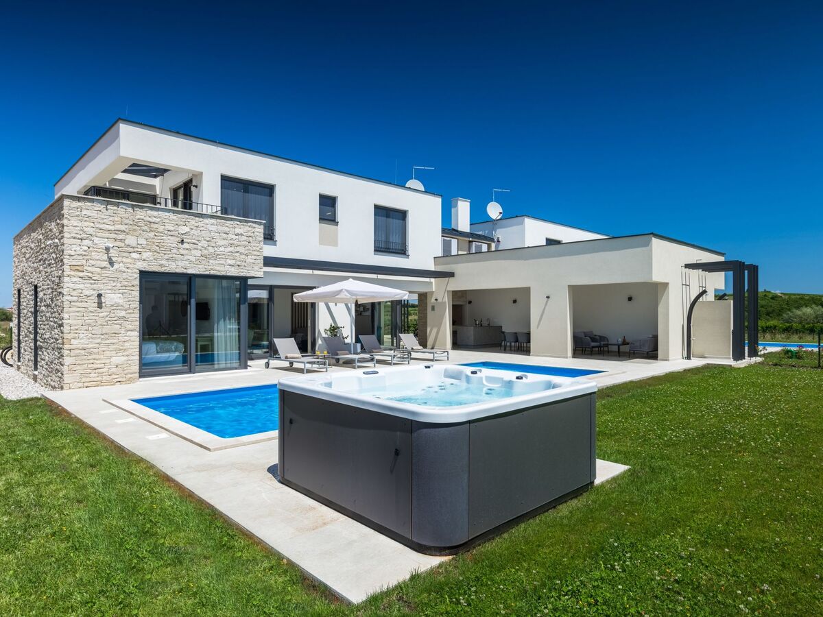 Villa Bella & Chiara à Novigrad : 20 pers, 2 piscines - Photo 11
