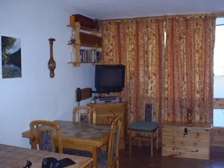 Location appartement à Enchastrayes, Studio cosy au pied des pistes avec parking privatif