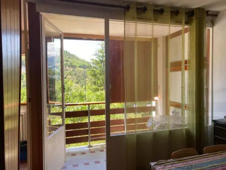 Location appartement à Enchastrayes, Appartement confortable avec balcon et accès pistes