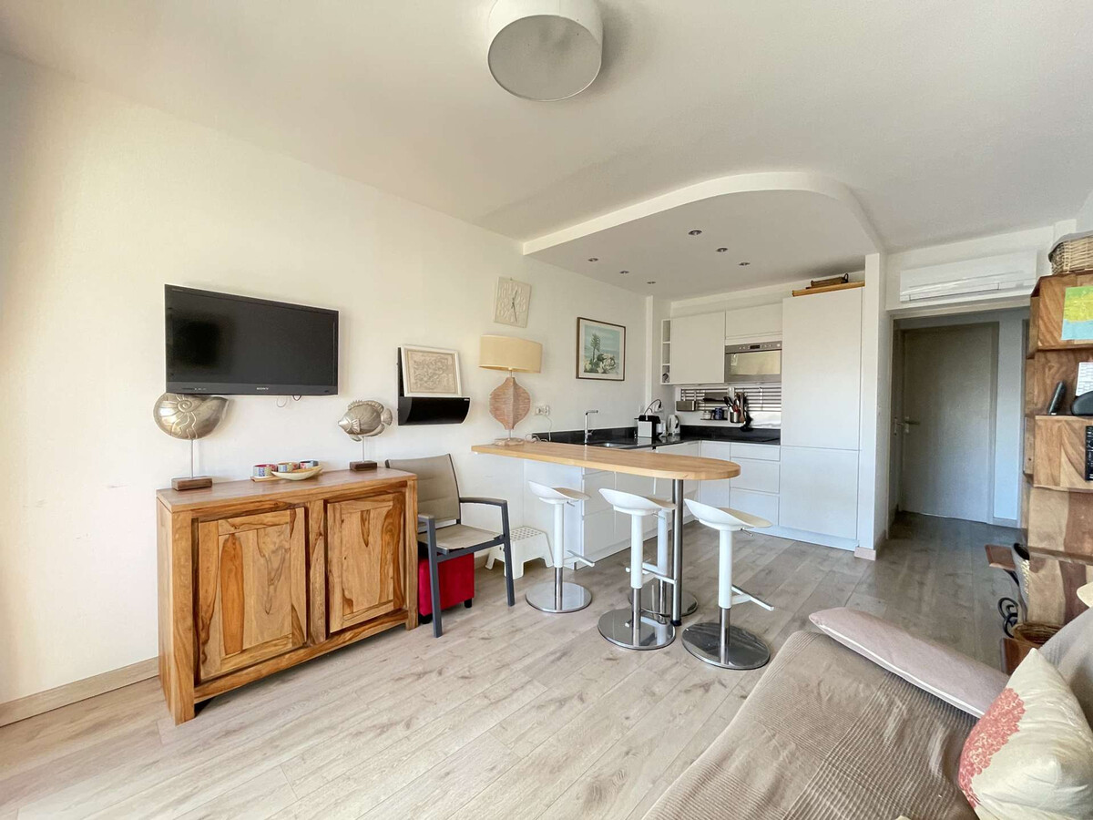 T2 traversant Le Lavandou, vue mer, parking privé - Photo 4