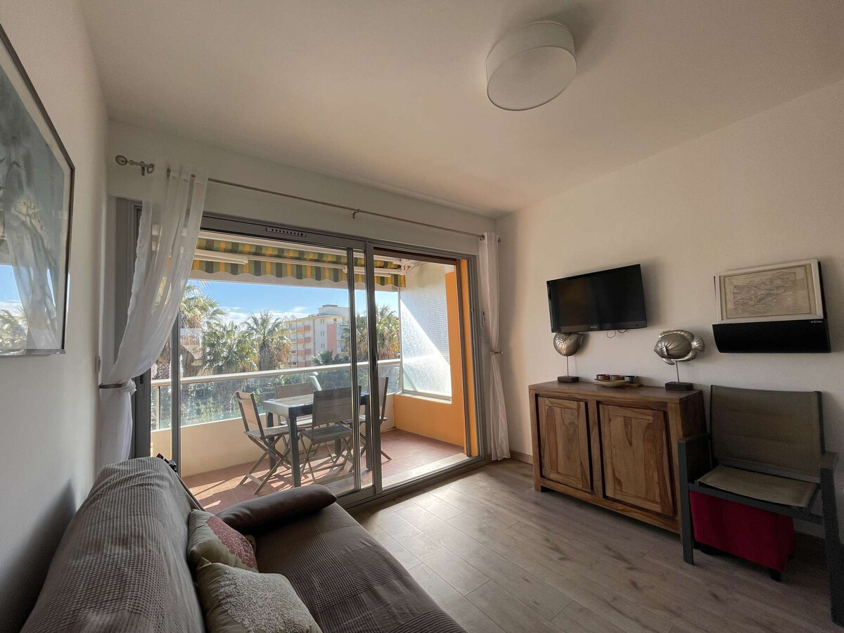 T2 traversant Le Lavandou, vue mer, parking privé - Photo 7