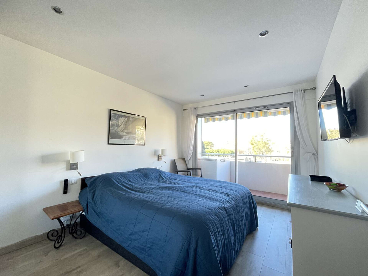 T2 traversant Le Lavandou, vue mer, parking privé - Photo 9