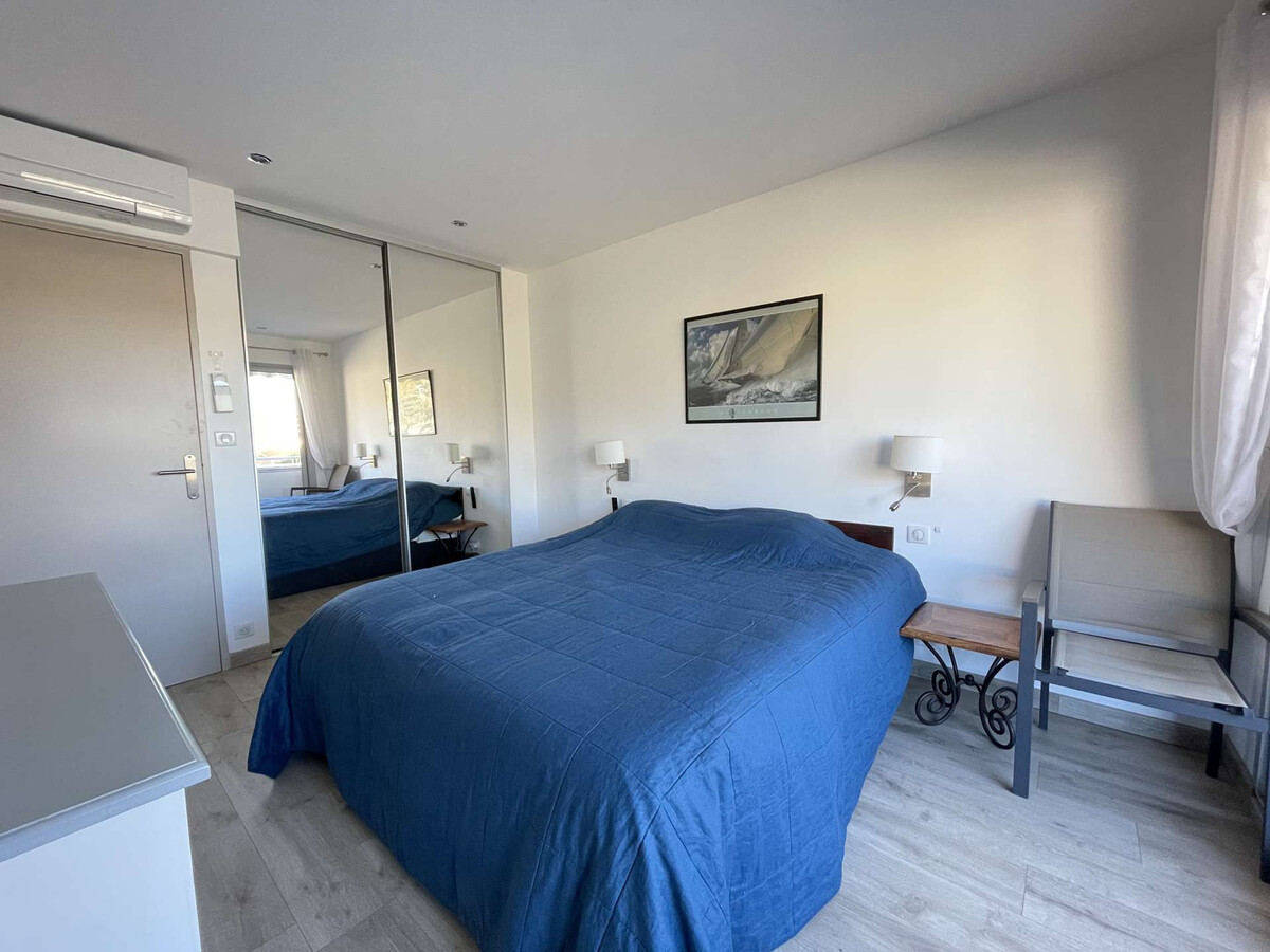 T2 traversant Le Lavandou, vue mer, parking privé - Photo 10