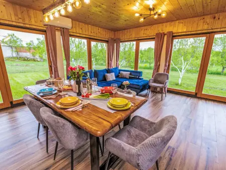Maison Mirjam à Gospić, 7 personnes, jacuzzi : photo 2