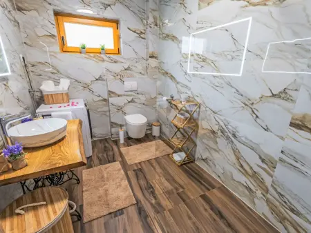 Maison Mirjam à Gospić, 7 personnes, jacuzzi : photo 7