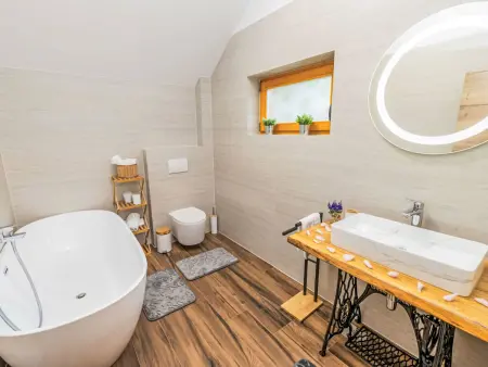 Maison Mirjam à Gospić, 7 personnes, jacuzzi : photo 16