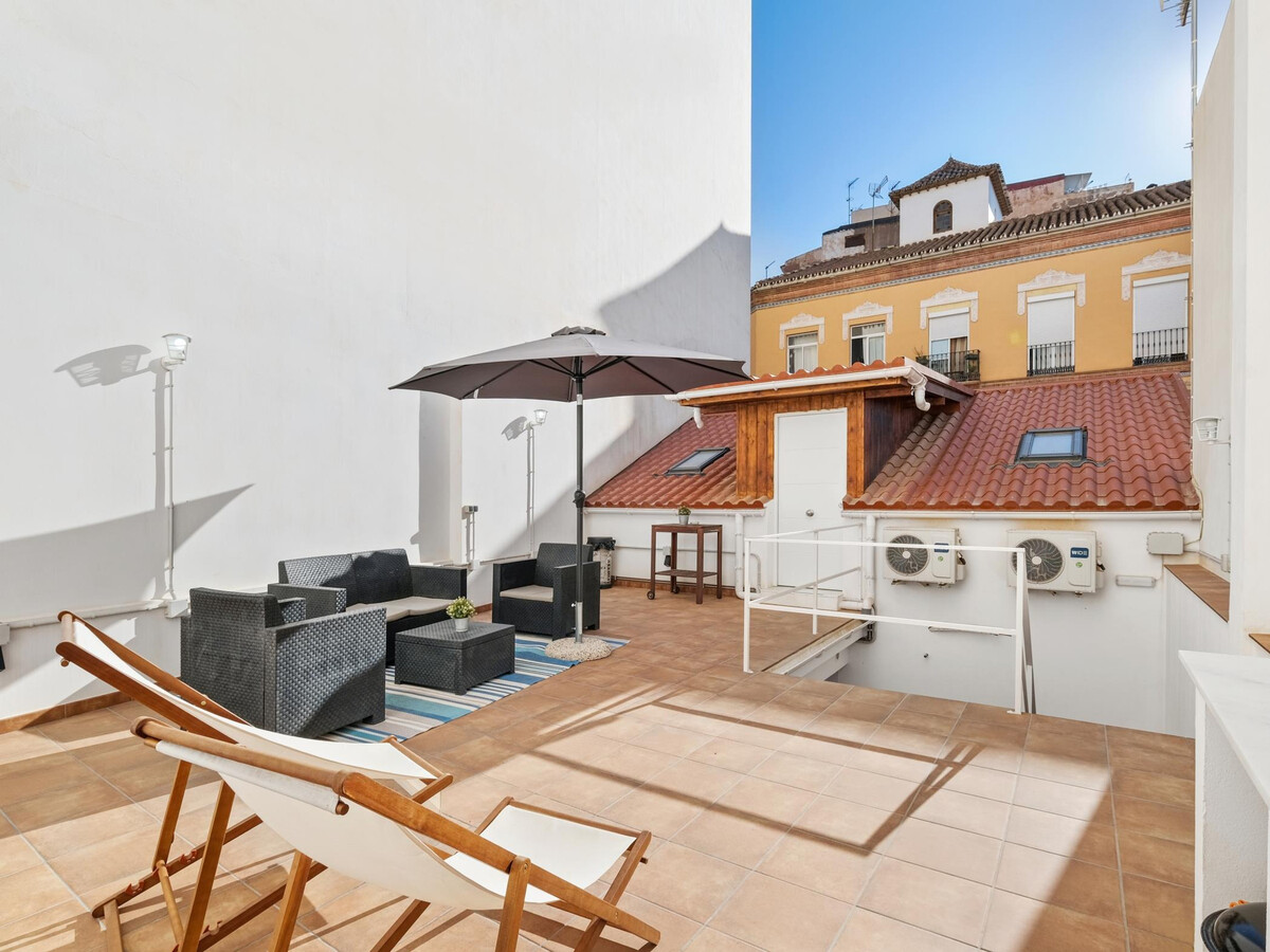 Duplex artistique avec terrasse au cœur de Málaga - Photo 1