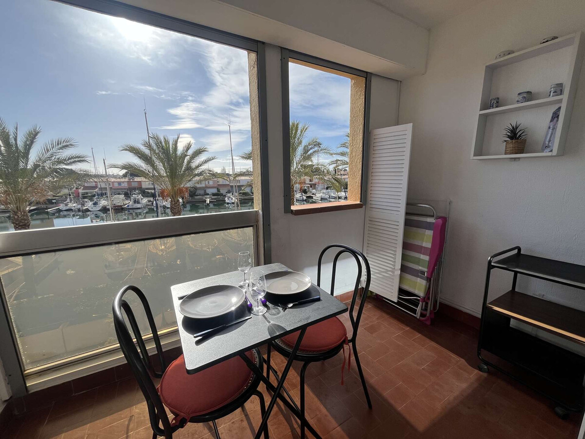 Studio Cap d'Agde, parking et piscine, vue port - Photo 1