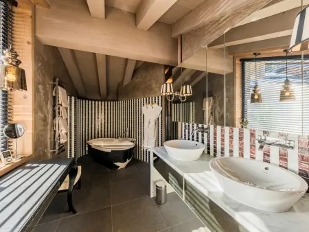 Chalet 7 chambres Courchevel : piscine, spa et services inclus - Photo 6