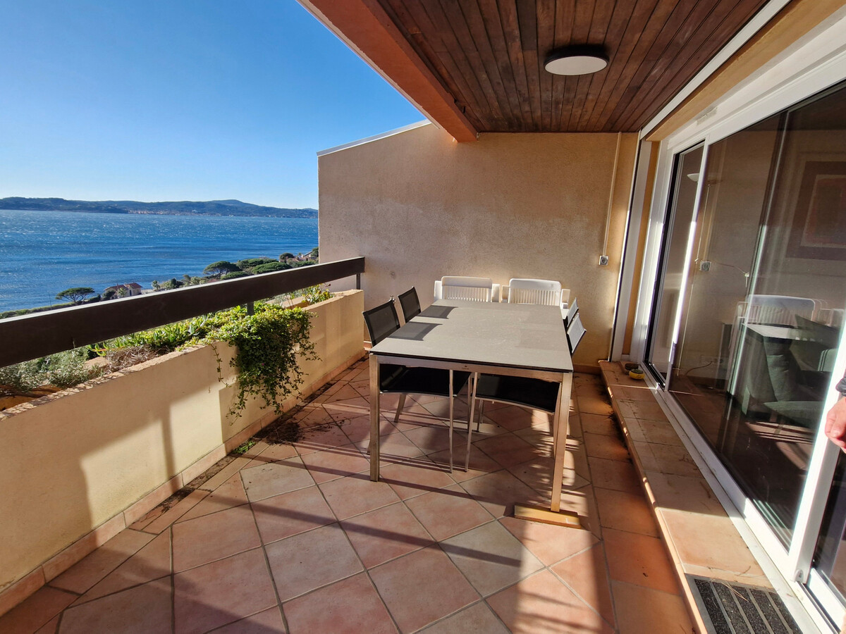 Appartement 2 pièces climatisé, terrasse vue golfe à Ste-Maxime - Photo 3